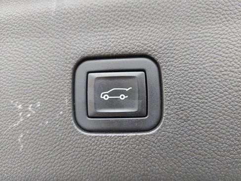 Used 2023 Buick Enclave Essence image 29