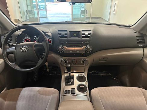 Used 2012 Toyota Highlander FWD image 10