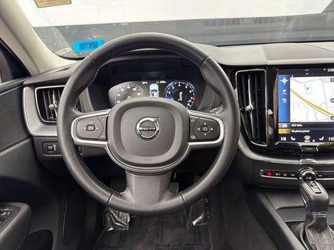 Used 2020 Volvo XC60 T6 Momentum image 8