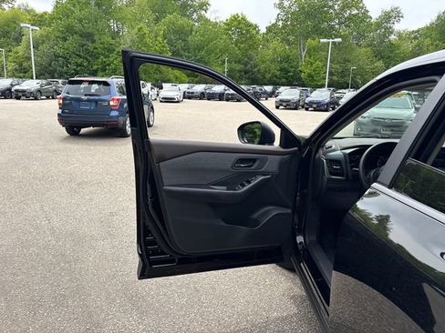 Used 2023 Nissan Rogue S AWD/4WD image 19