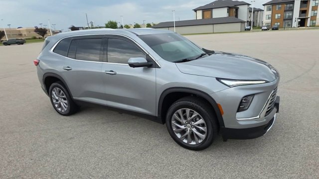 Used 2025 Buick Enclave Preferred FWD image 3