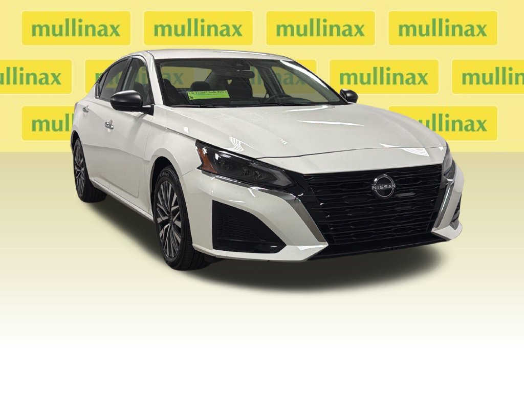 Used 2025 Nissan Altima 2.5 SV FWD image 3