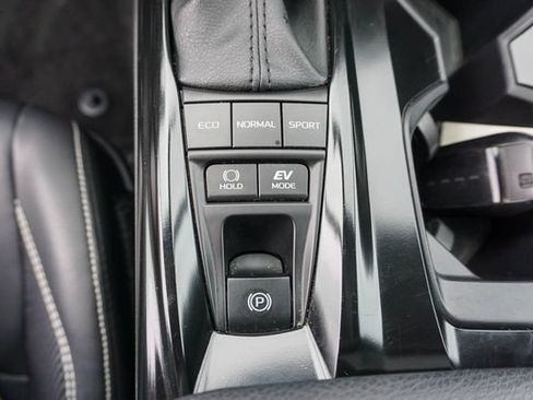 Used 2025 Toyota Camry SE FWD image 19