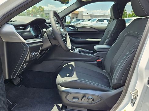 New 2025 Jeep Grand Cherokee L Laredo w/ Luxury Tech Group I image 10