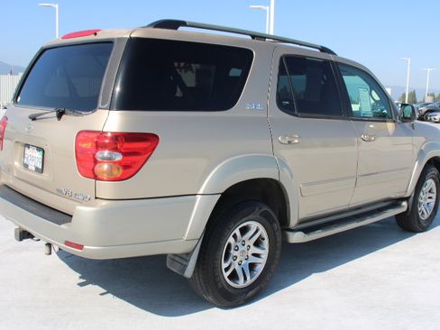 Used 2004 Toyota Sequoia SR5 AWD/4WD image 3