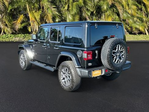 Used 2024 Jeep Wrangler Unlimited Sahara w/ Technology Group AWD/4WD image 8