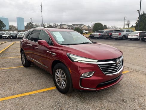 Used 2024 Buick Enclave Premium image 3