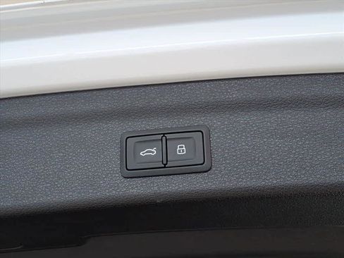 Used 2025 Audi Q3 2.0T Premium w/ Convenience Package image 22