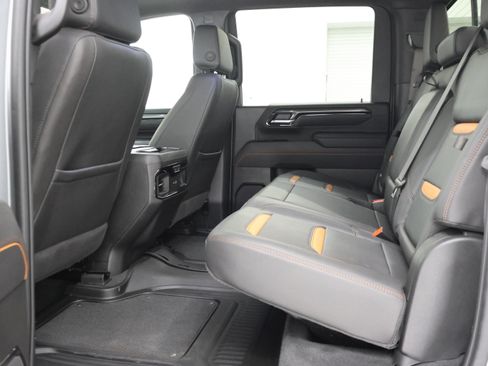 Used 2025 GMC Sierra 2500 AT4 w/ AT4 Premium Plus Package AWD/4WD image 9