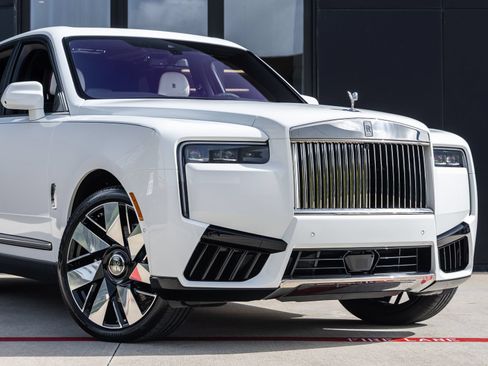 New 2026 Rolls-Royce Cullinan AWD/4WD image 8