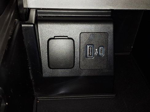 Used 2020 Ford Explorer Limited image 25