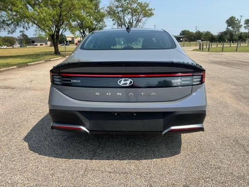 Used 2025 Hyundai Sonata SE FWD image 15