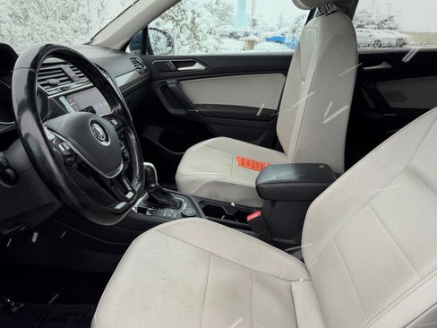 Used 2018 Volkswagen Tiguan SE w/ Panoramic Sunroof Package AWD/4WD image 17