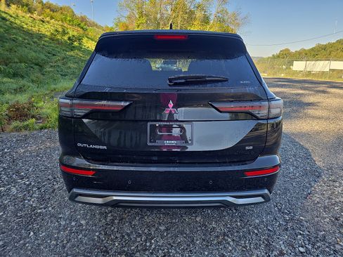 New 2025 Mitsubishi Outlander SE image 5
