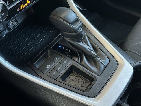 Used 2025 Toyota RAV4 XLE FWD image 19