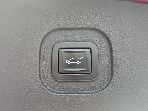 Used 2016 Chevrolet Equinox LTZ w/ Enhanced Convenience Package image 23