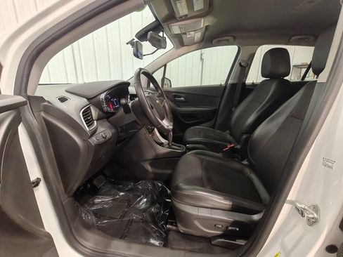 Used 2020 Chevrolet Trax LT w/ LT Convenience Package FWD image 25