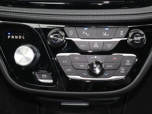 New 2026 Chrysler Pacifica Select image 24