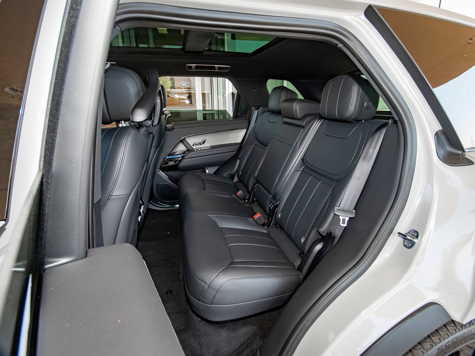New 2026 Land Rover Range Rover Sport SE AWD/4WD image 44