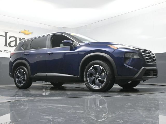 Used 2024 Nissan Rogue SV FWD image 2