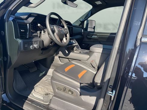 Used 2024 GMC Sierra 2500 AT4 w/ AT4 Premium Plus Package image 9