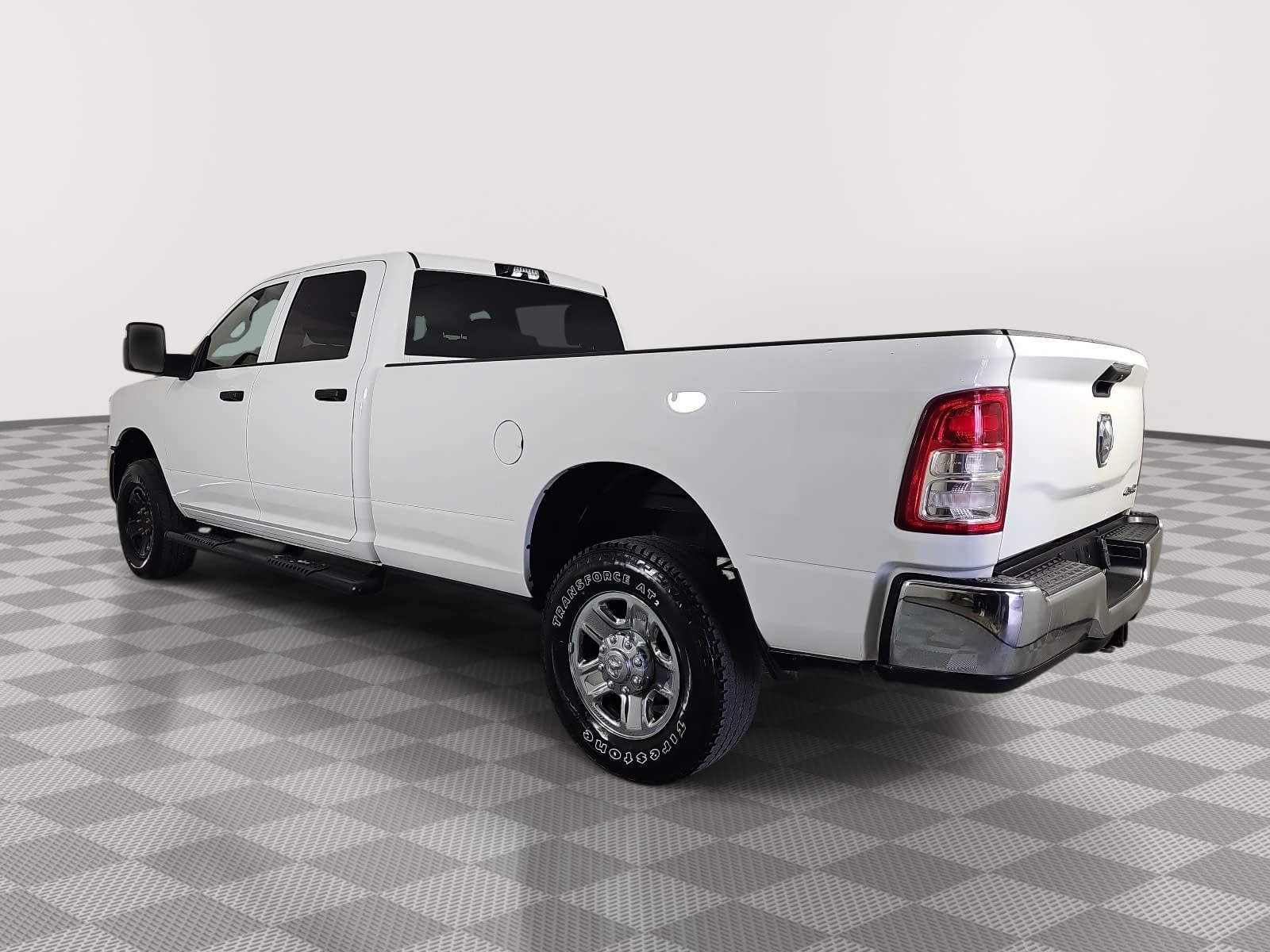 Used 2024 RAM 3500 Tradesman w/ Chrome Appearance Group AWD/4WD image 6