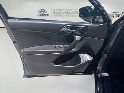 Used 2020 Volkswagen Tiguan SE w/ Panoramic Sunroof Package FWD image 17