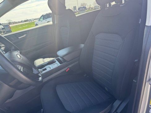 Used 2022 Ford Edge SE image 12