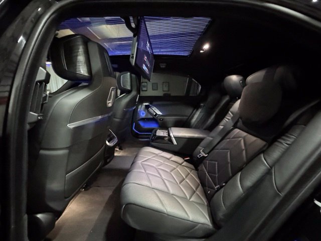 Used 2024 BMW i7 eDrive50 w/ M Sport Package RWD image 16