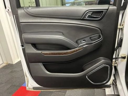 Used 2017 Chevrolet Suburban LT w/ LT Signature Package AWD/4WD image 11