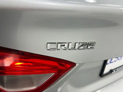 Used 2017 Chevrolet Cruze LS FWD image 28