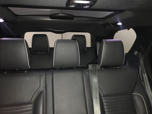 Used 2022 Land Rover Discovery S R-Dynamic image 24