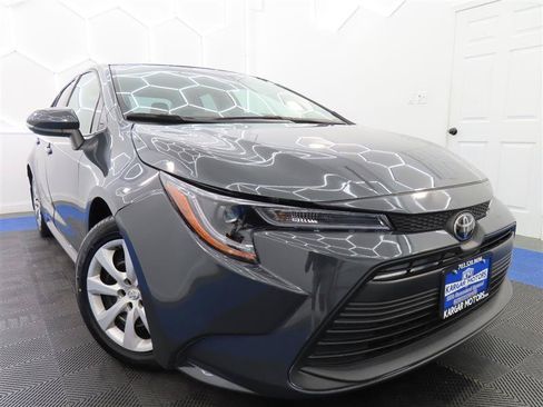 Used 2025 Toyota Corolla LE FWD image 3