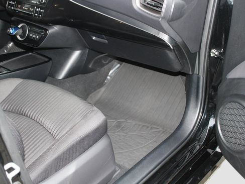 Used 2021 Toyota Prius Prime LE image 36