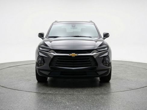 Used 2025 Chevrolet Blazer LT FWD image 2