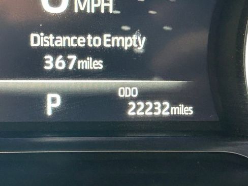 Used 2024 Toyota Venza LE image 26