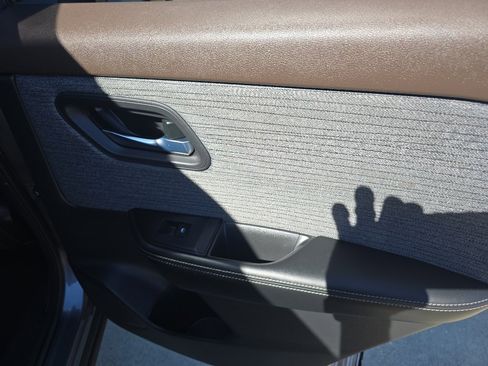 Used 2023 Nissan Rogue SV image 17