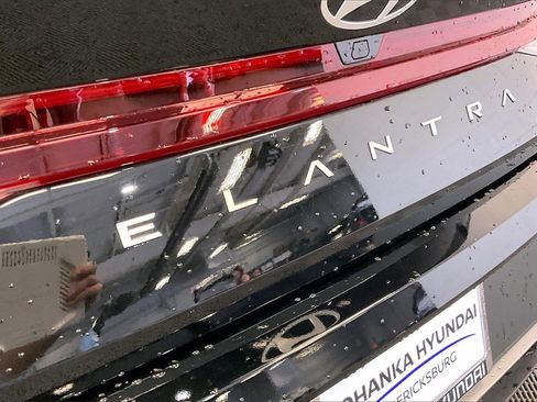 Used 2025 Hyundai Elantra Sport image 25