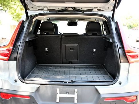 Used 2026 Volvo XC40 B5 Plus AWD/4WD image 26