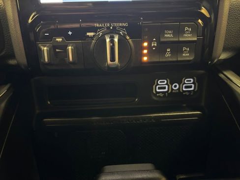 Used 2023 RAM 1500 Laramie AWD/4WD image 23