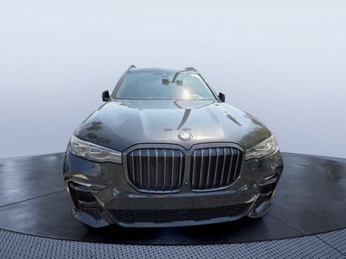Used 2022 BMW X7 xDrive40i w/ M Sport Package AWD/4WD image 2