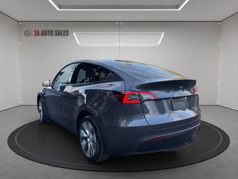 Used 2022 Tesla Model Y Long Range image 3