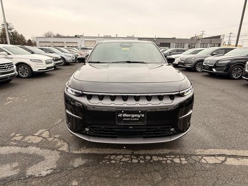 Used 2025 Jeep Wagoneer S Launch Edition image 8