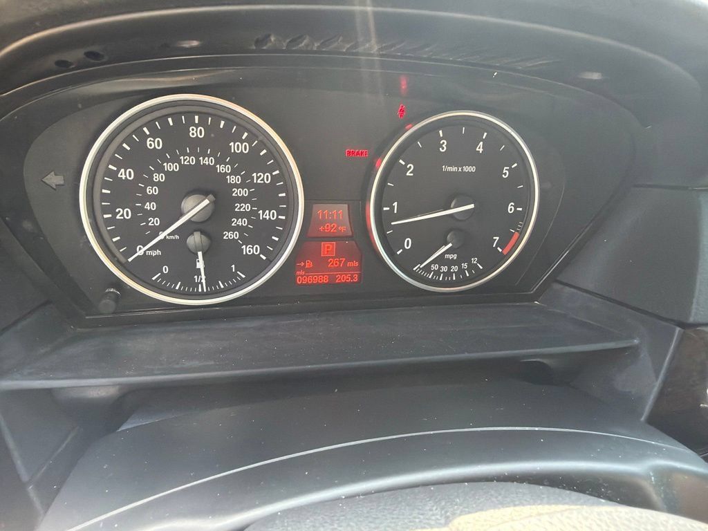 Used 2010 BMW 550i Sedan RWD image 6