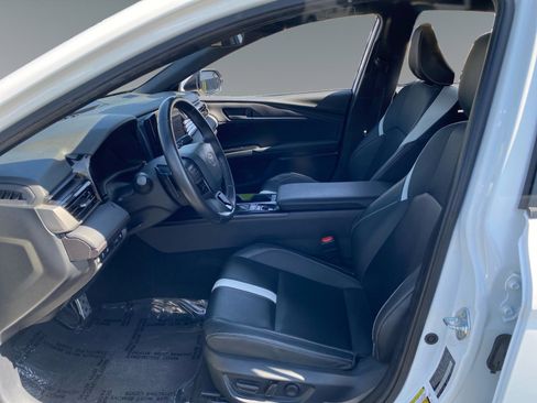 Used 2025 Toyota Camry SE image 9