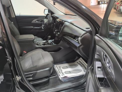 Used 2018 Chevrolet Traverse LT FWD image 9