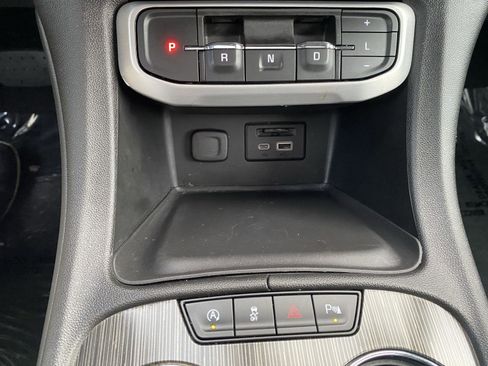 Used 2023 GMC Acadia SLT w/ Elevation Edition image 27