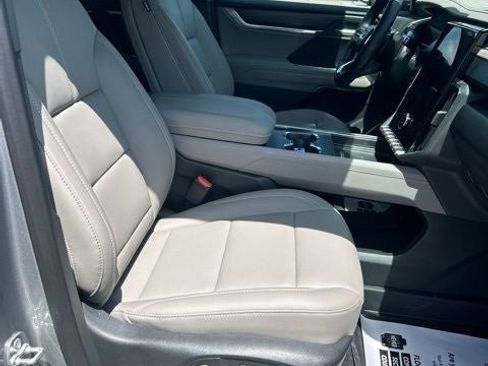 Used 2026 GMC Acadia Elevation w/ Super Cruise Package FWD image 17