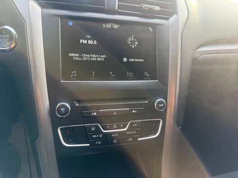 Used 2018 Ford Fusion SE w/ Fusion SE Technology Package image 13