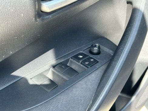 Used 2020 Toyota Corolla LE FWD image 20